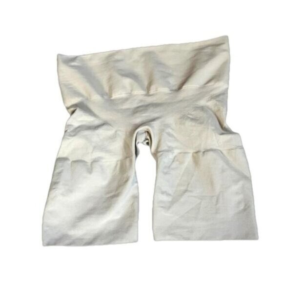 Skims L Seamless Sculpt Butt Lifting Short Shapewear Clay Beige NWOT MSRP 60 - Picture 2 of 8